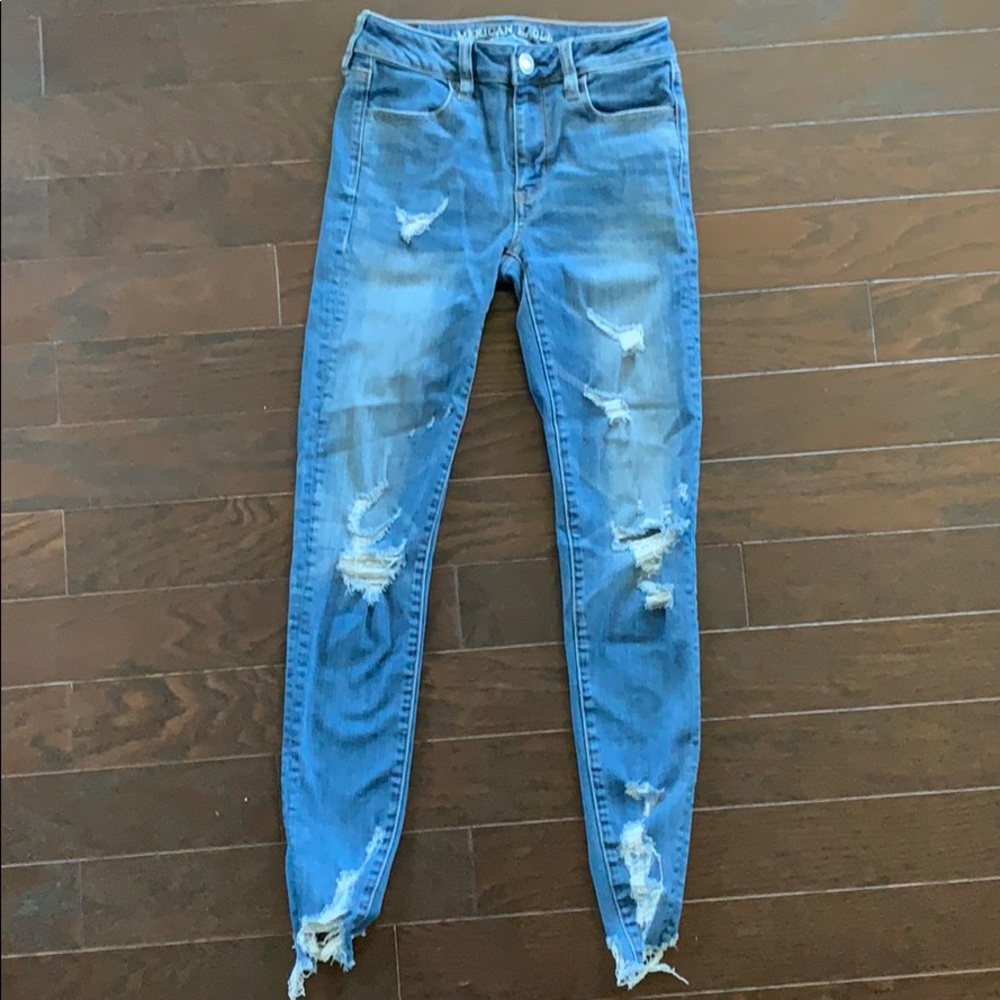 AEO ripped medium wash ankle length jeans